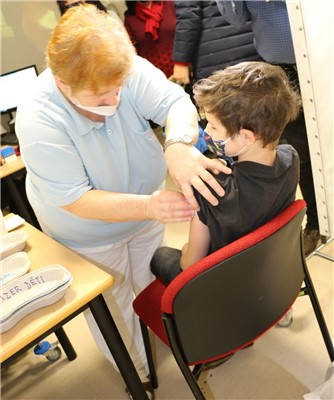 Vakcínu proti nemoci COVID-19 mohou děti ve věku 5 - 11 let dostat od 27. prosince v Očkovacím centru v Masarykově nemocnici v Ústí nad Labem  které je umístěno v pavilonu I. Foto: Krajská zdravotní  a.s. 