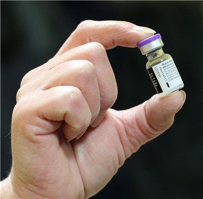 Lahvička s očkovací látkou od společnosti Pfizer/BioNTech. Ilustrační foto: Krajská zdravotní  a.s.