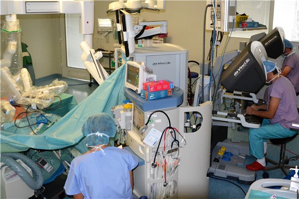 Operační sál robotické chirurgie. Ilustrační snímek: KZ  a. s./Petr Sochůrek