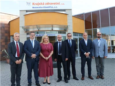 Zleva: Petr Malý, Jan Schiller, Alena Schillerová, Ondřej Štěrba, Leoš Vysoudil, Jakub Komárek, Radek Lončák.
