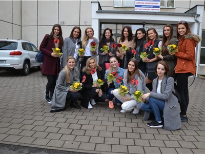 Přední české modelky navštívily Krajskou zdravotní v rámci charitativní akce Krása pomáhá dětem