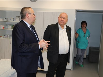 Hejtman Ústeckého kraje Oldřich Bubeníček navštívil teplickou nemocnici Krajské zdravotní, a. s.