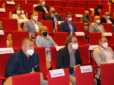 Pohled do sálu na účastníkx konference. Foto: Krajská zdravotní, a.s./Ivo Chrástecký 