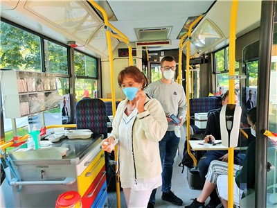 Poprvé vyjel nový očkovací autobus na lounské výstaviště. Foto: Krajská zdravotní, a.s.