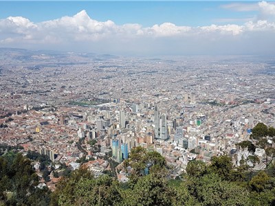 Pohled na Bogotu z 3152 m n. m. vysokého kopce Cerro Monserrate. Foto: Ivan Humhej