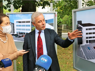 Slavnostním poklepem na základní kámen byla zahájena stavba nového pavilonu v děčínské nemocnici. Foto: Krajská zdravotní, a.s.