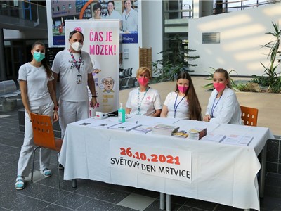 Osvětová akce ke Světovému dni mrtvice 2021 se uskutečnila v atriu pavilonu A Masarykovy nemocnice v Ústí nad Labem. Foto: Krajská zdravotní, a.s. 