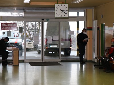 Epidemiologická opatření v mostecké nemocnici. Foto: KZ, a. s./Petr Sochůrek