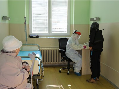Epidemiologická opatření v chomutovské nemocnici. Foto: KZ, a. s./Petr Sochůrek
