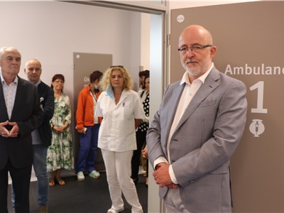 Nové prostory centra léčby chronické bolesti představil MUDr. Jan Procházka, Ph.D. (vpravo).